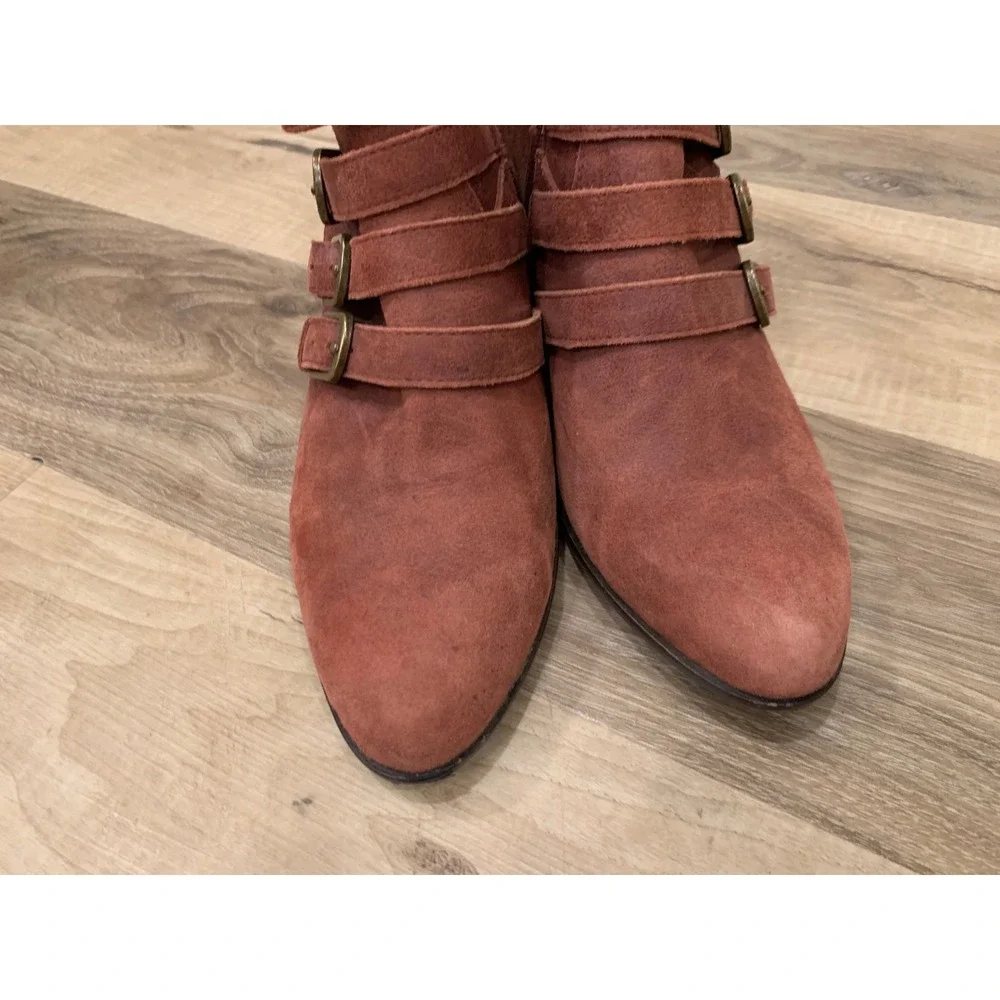 Lucky Brand‎ Suede Multi Buckle Strap Ankle Boots Pointed Toe Block Heel 7.5M